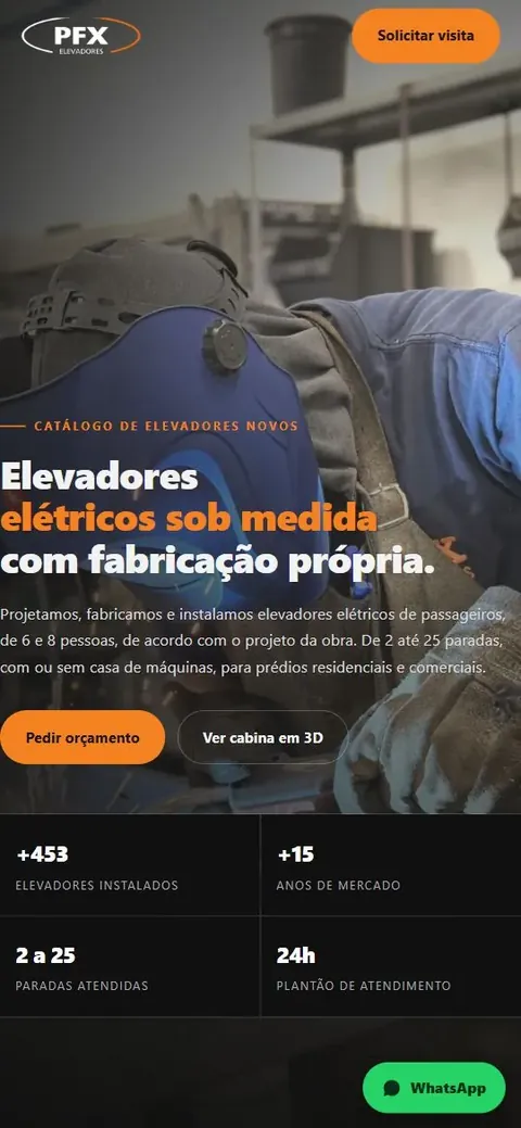 Página inicial do catálogo da PFX Elevadores no celular, com foto de um profissional soldando, título sobre elevadores elétricos sob medida e botão Pedir orçamento